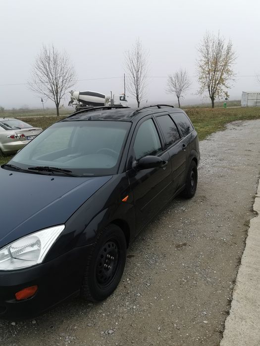 Vând ford focus 1.8 benzina.