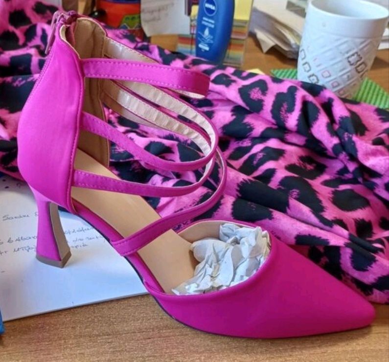 Розови дамски обувки на ток