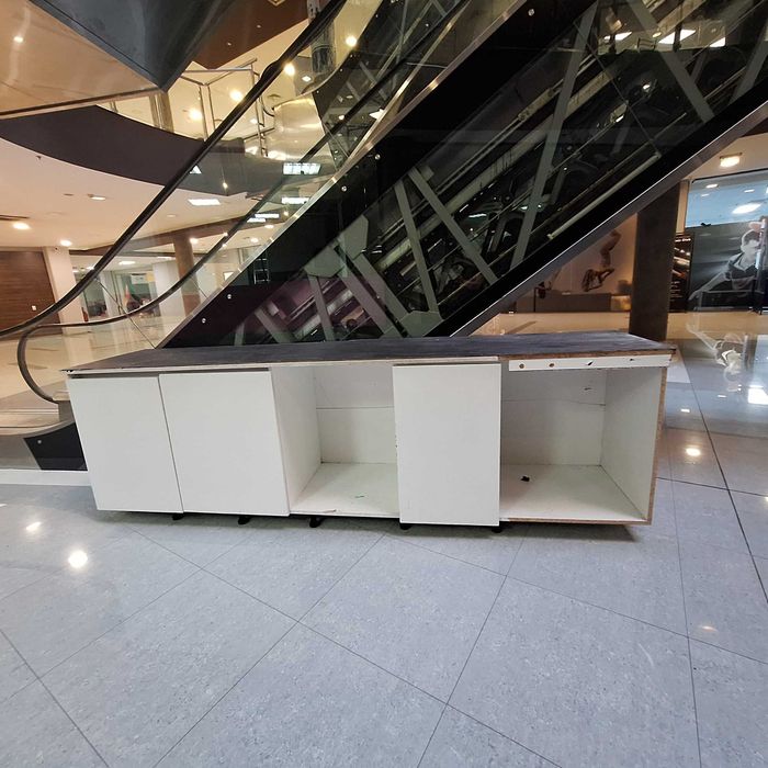 Продавам шкаф 280/60/90