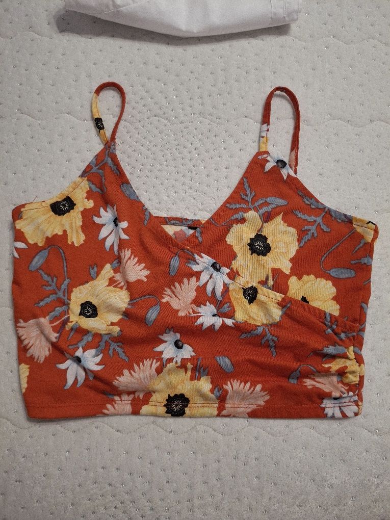 Crop tops - тениски и потници