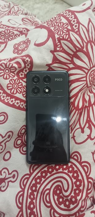 Poco x 6 pro . Пользовалась один гол.