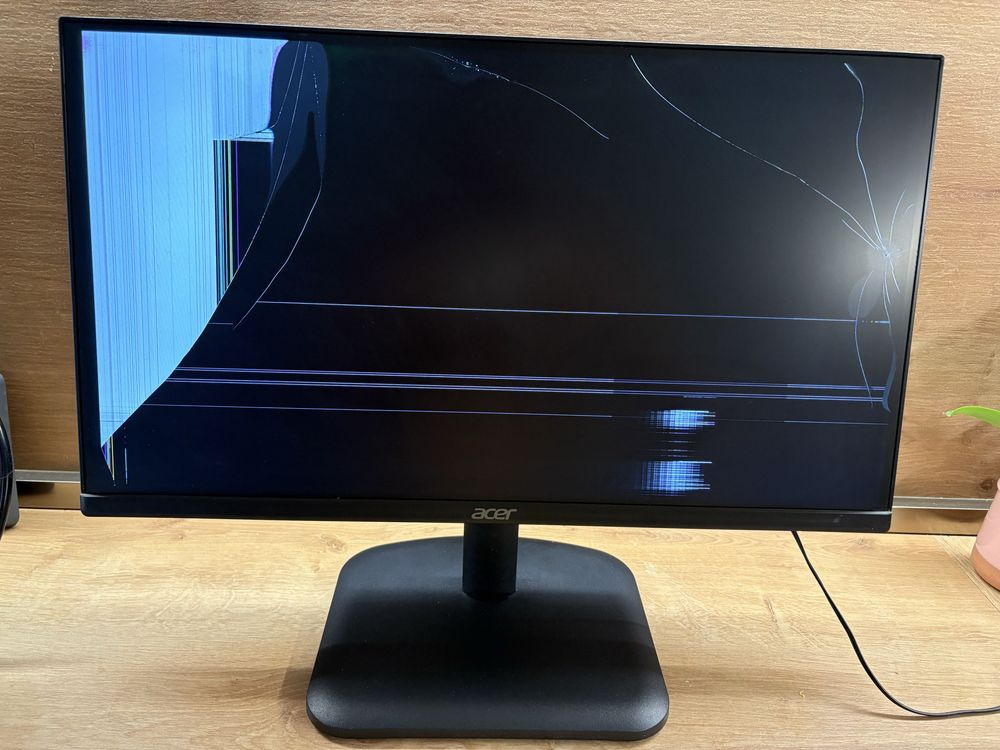 Счупен монитор ACER