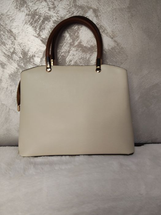 Gentuță Guess nouă