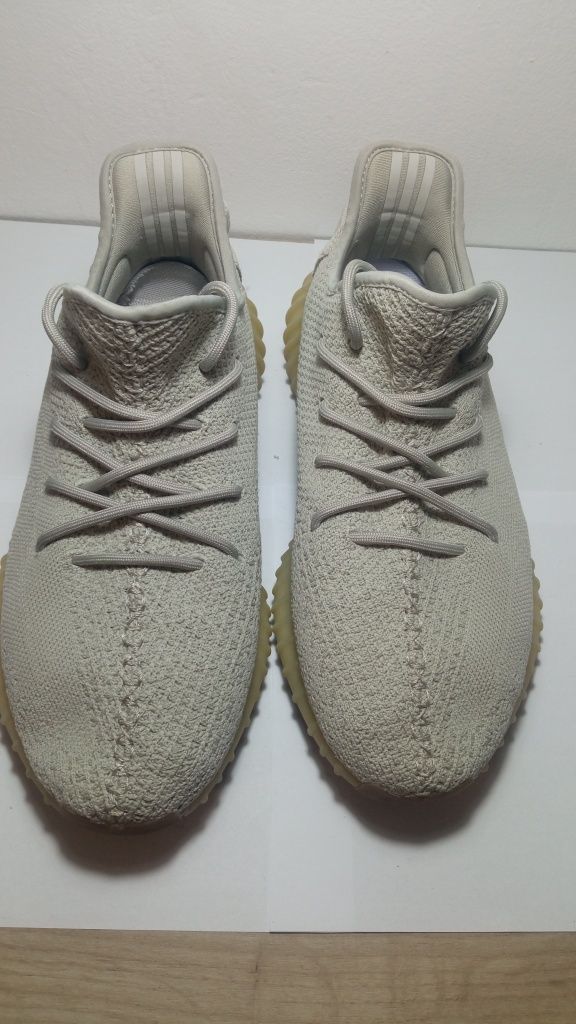 Vând yeezy 350 v2 sesame