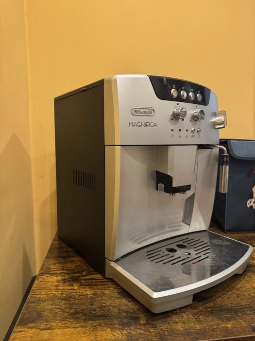 Кафе машина Delonghi Magnifica ESAM 04.110 ECO
