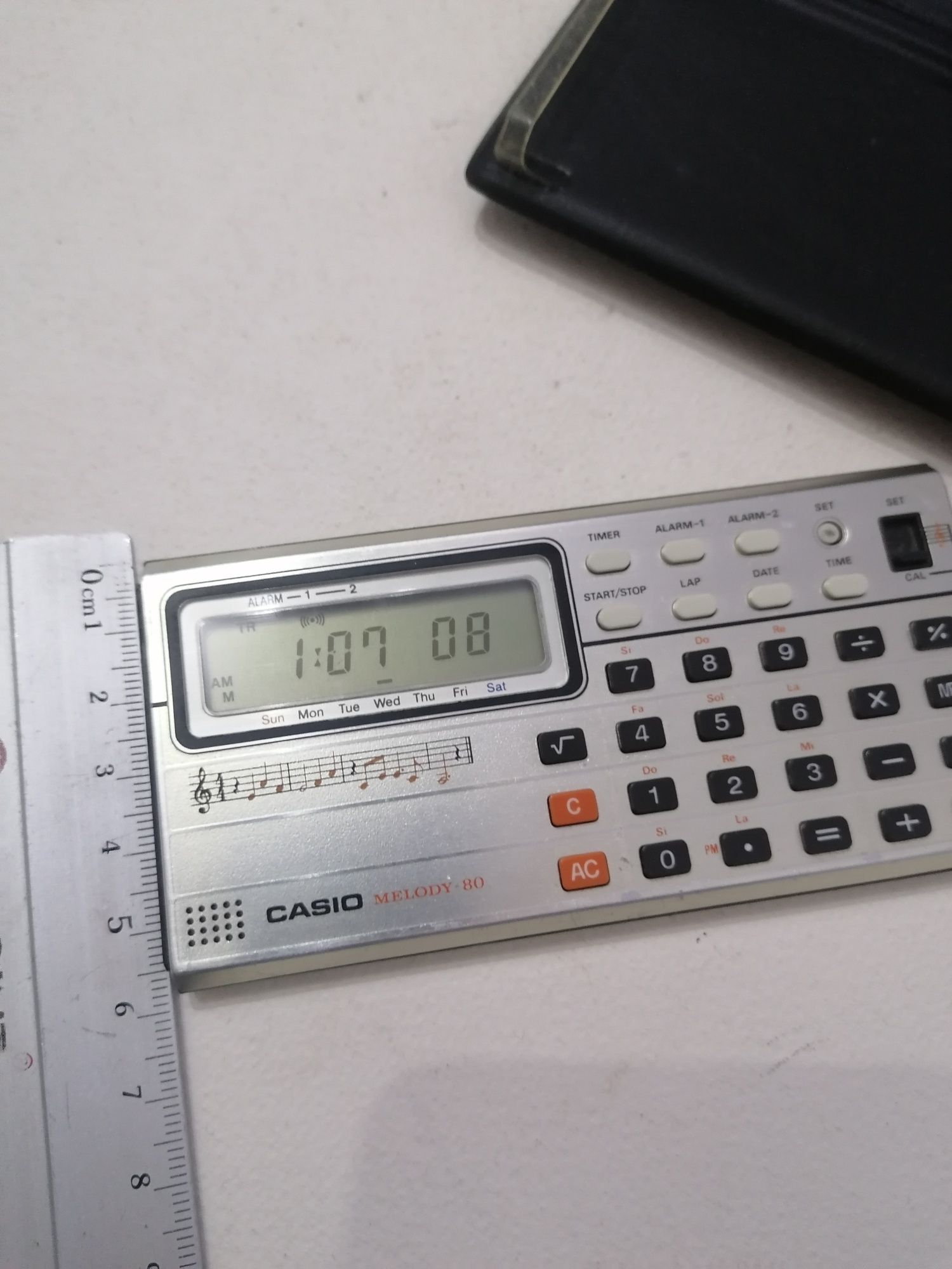 Ceas calculator cu melodii