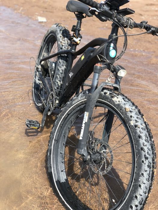 Elektricheskiy velosiped sotiladi