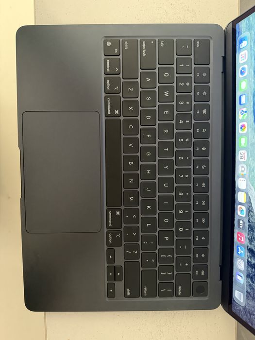 Macbook air M2/8/256/100%