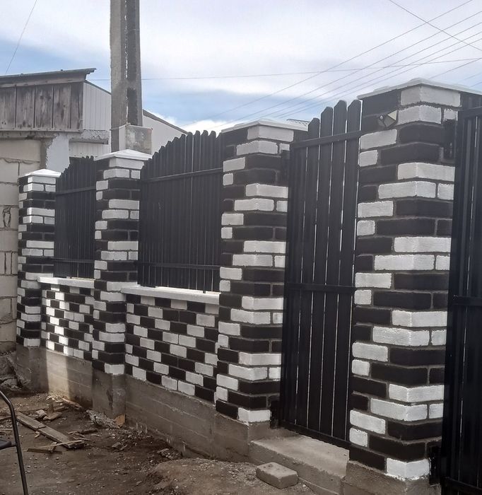 Vînd cărămidă, construiesc garduri (gard) din cărămidă aparentă