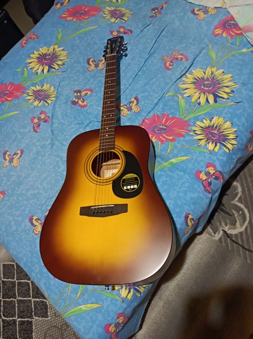 Продаётся акустическая гитара