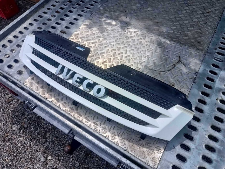 Оригинална бяла решетка/маска за Iveco Daily до 2012г.