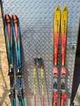 Vând 2 seturi de ski [ Fisher revokution  supercave] plus bețe ski.