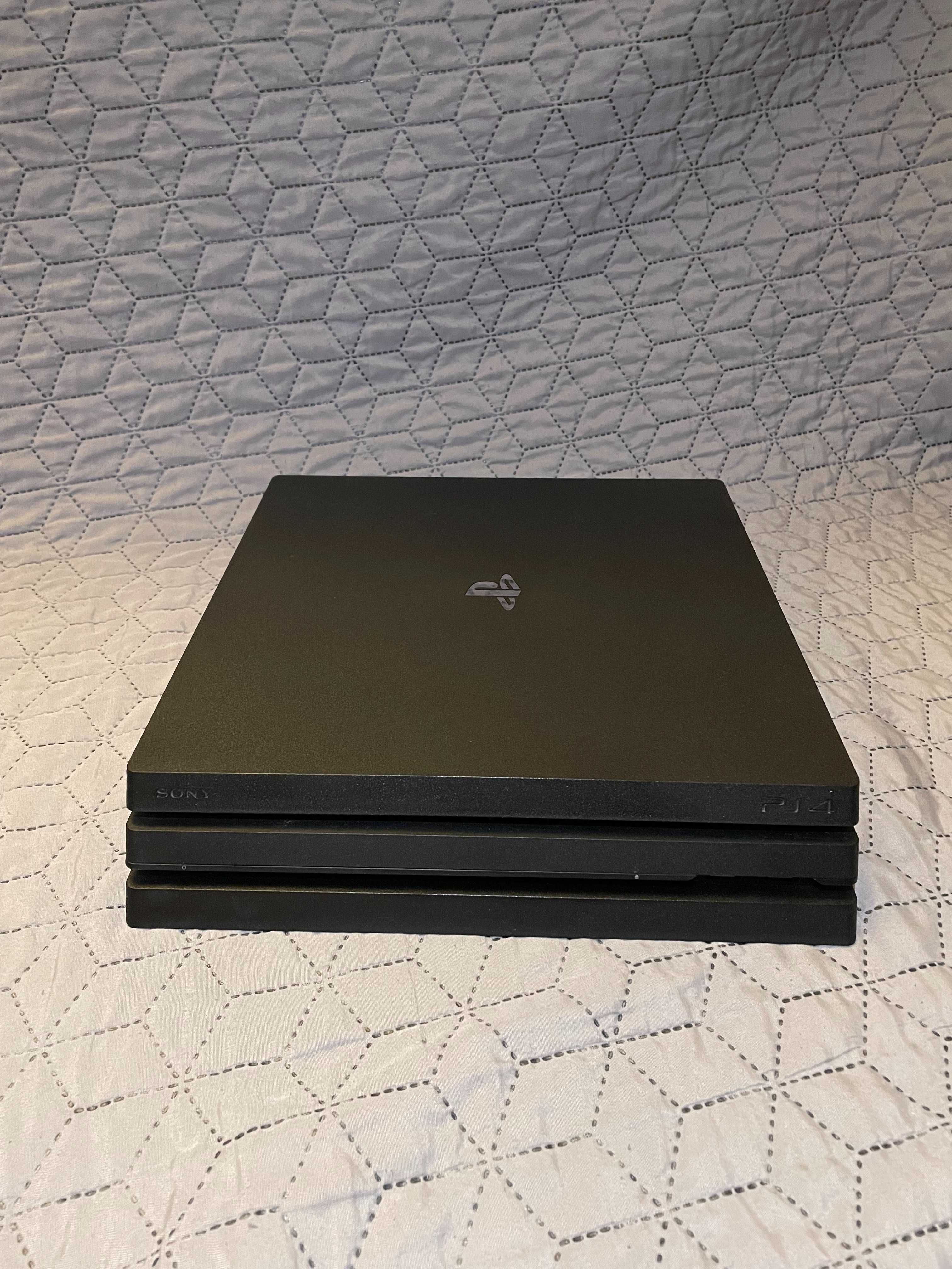 Playstation 4 Pro 1TB-комплект с джойстик и FIFA 20-отлично състояние