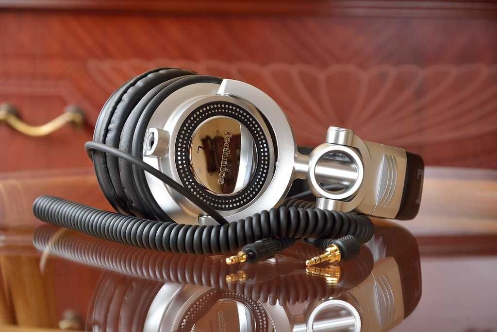 Висок клас DJ аудио слушалки Technics RP-DH1200 DJ Headphones