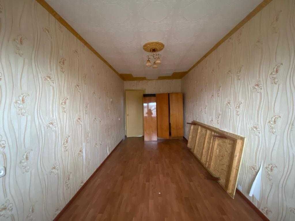 S  Продам 2-х ком на 6 мкр 4/5 этаж, не угловая