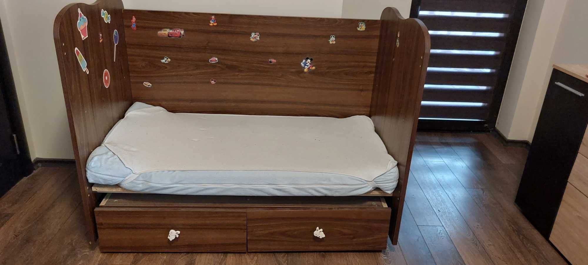 Детско легло с люлеещ механизъм