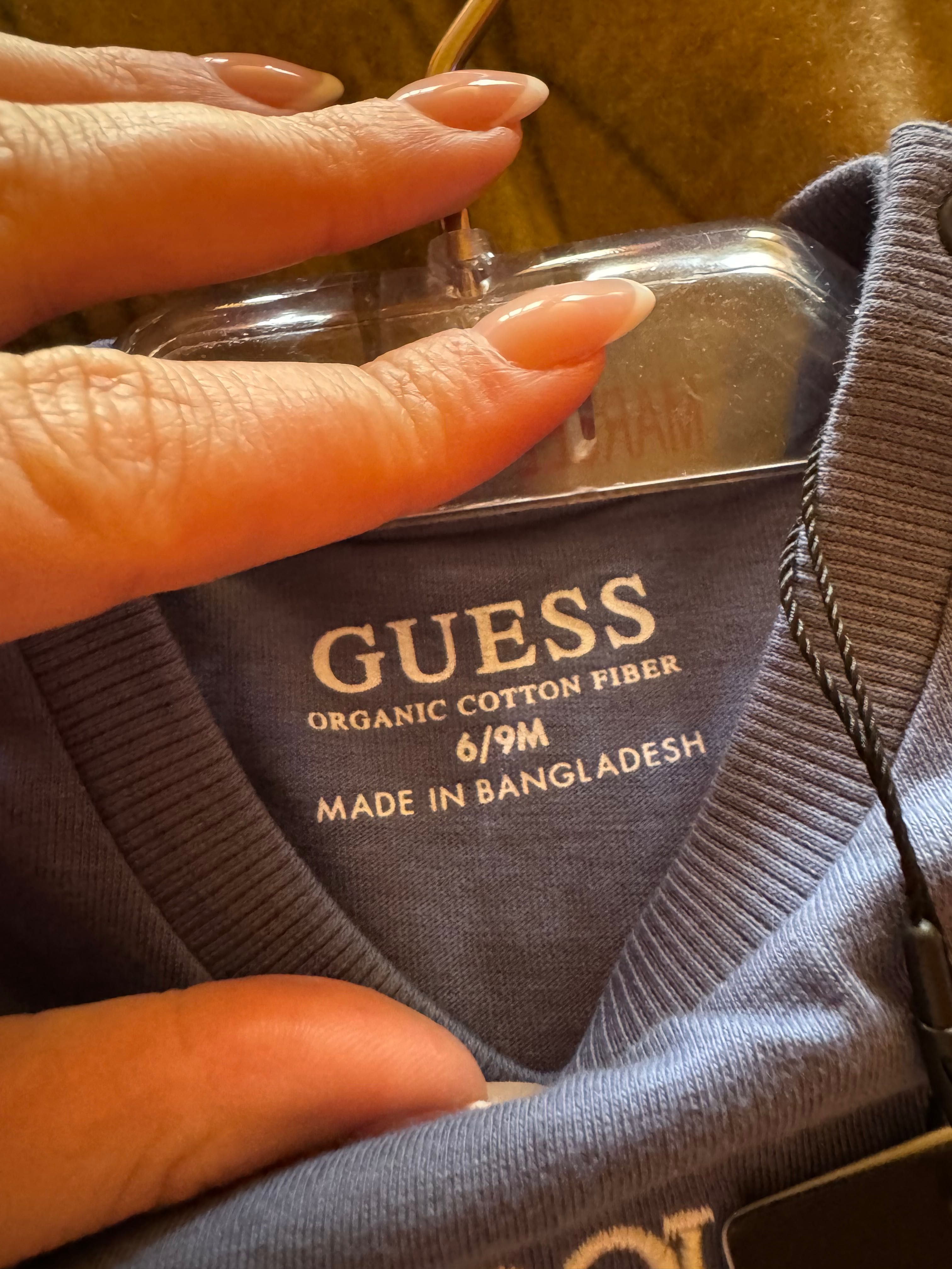 Бебешка тениска Guess с етикет