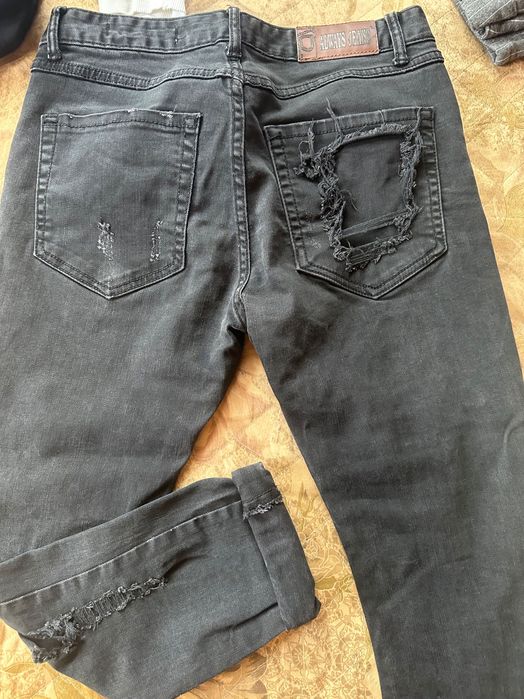 Мъжки дънки страхотно качество.