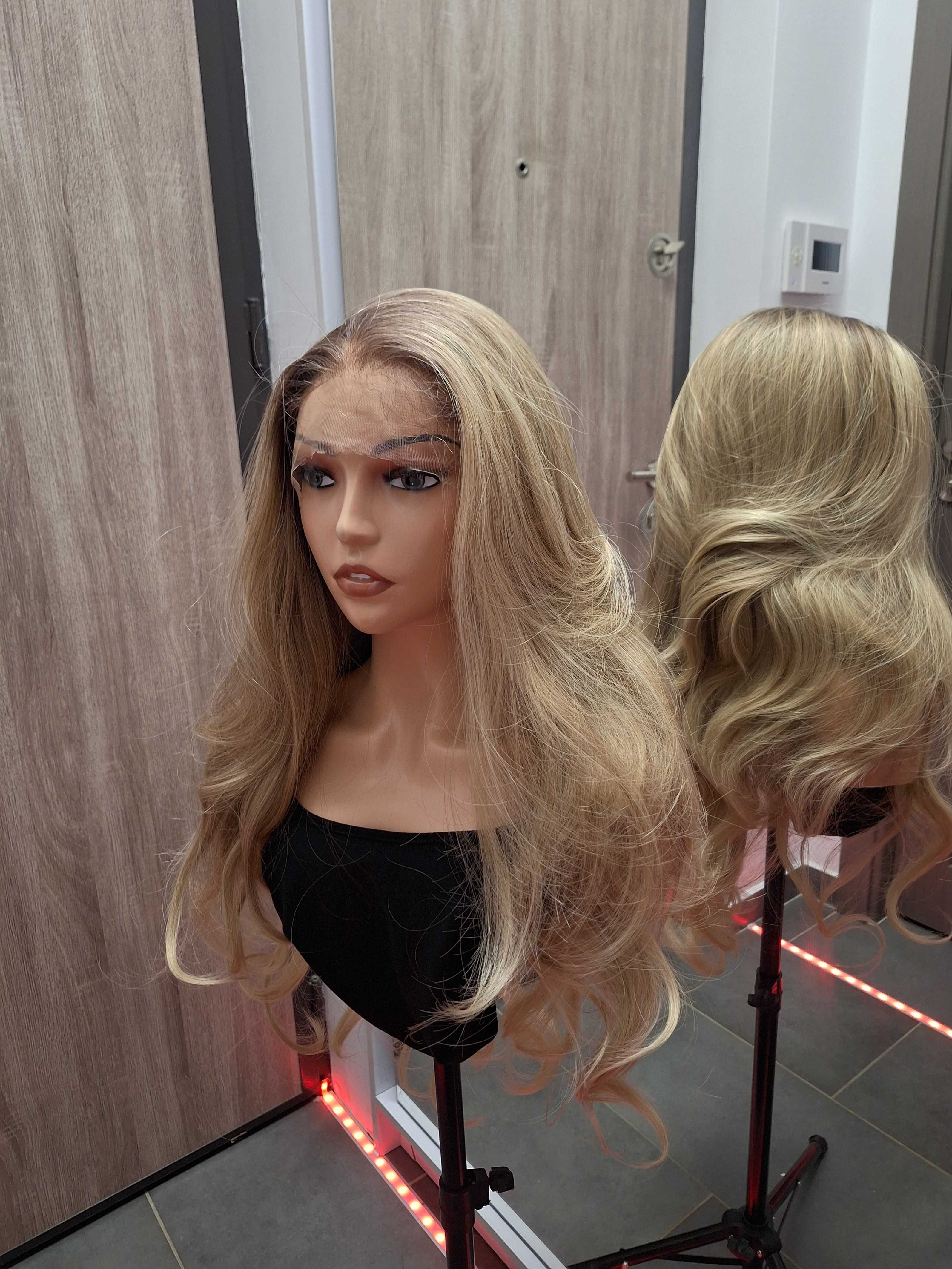Perucă blondă lungă și ondulată cu dantelă frontală 106513