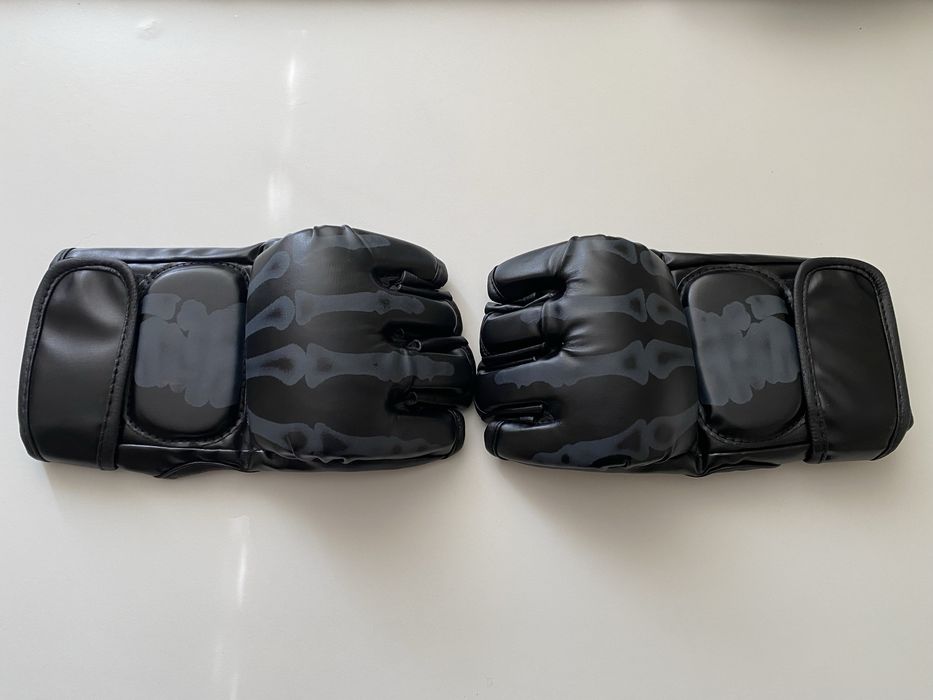 ММА ръкавици.