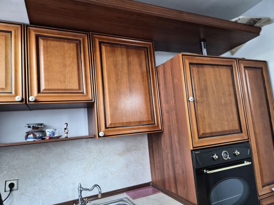 Продавам голяма кухня с уреди