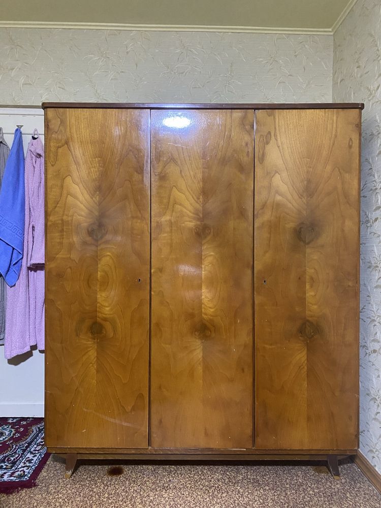Продается советский шкаф