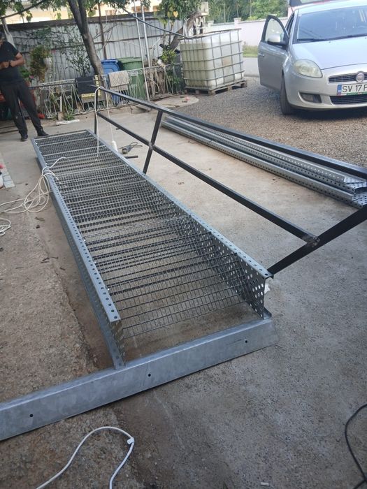 Scara metalica  cu treapta  reglabila