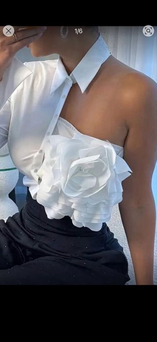 Дамска бяла риза с цвете и един ръкав