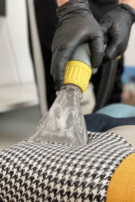 Curatare canapele scaune perne si saltele la tine acasa