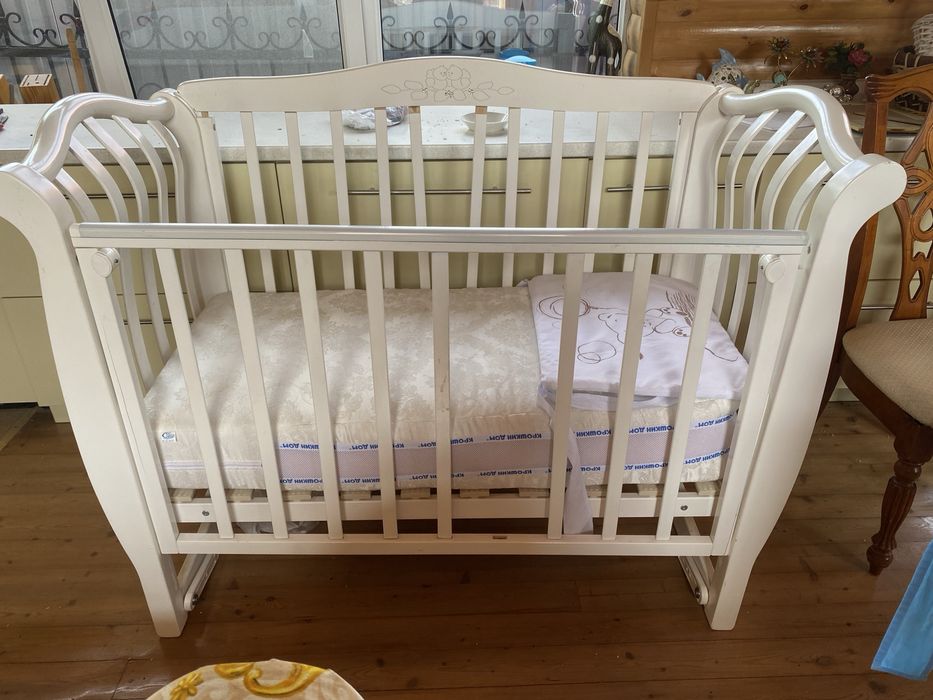 Срочно продам детскую кроватку