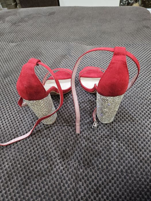 Високи червени сандали с дебел  удобен ток