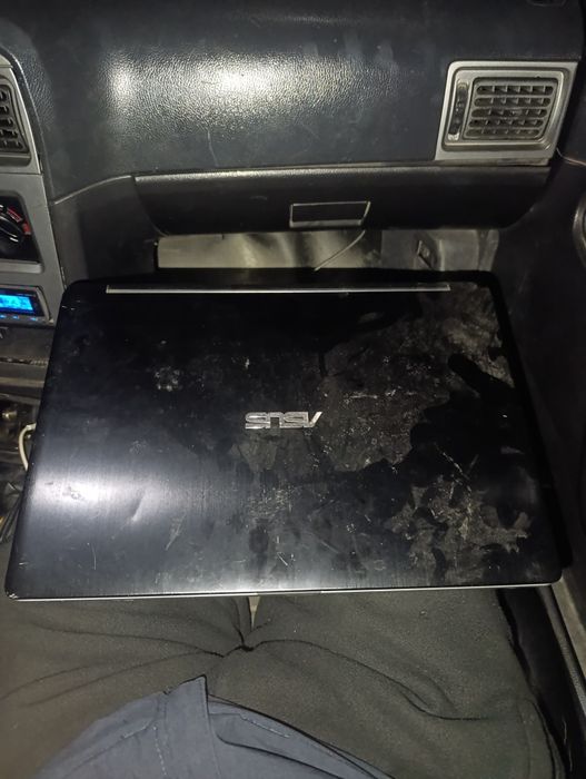 Noutbuk ishlaydi ekran sensir