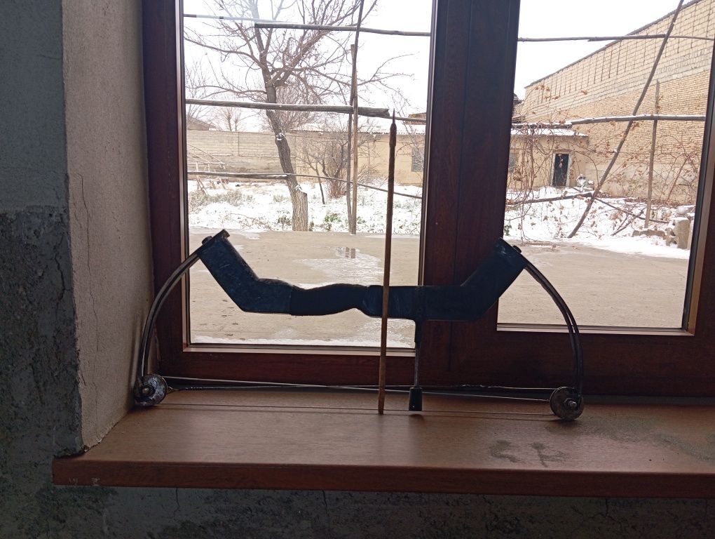 Compound bow kuchli ressordan tayyorlangan