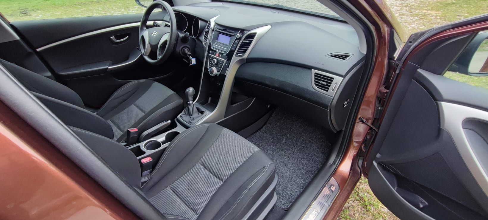 Hyundai i30 hatchback 2013 1,4 benzina 132000 km
