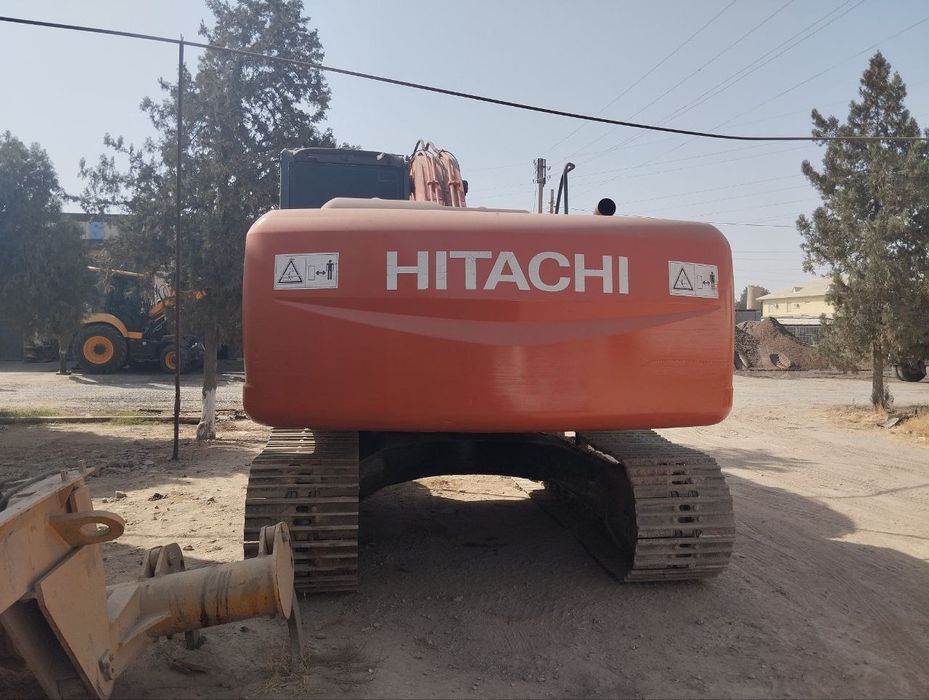 Ekskovator HITACHI