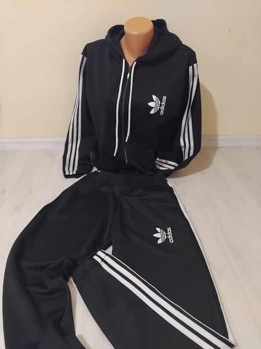 Model nou!  Trening dama Adidas.