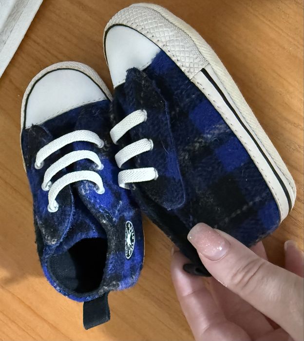 Продам детскую новую обувь