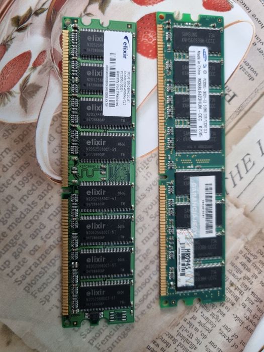 Memorii RAM (2X 512MB) DDRAM 400mhz