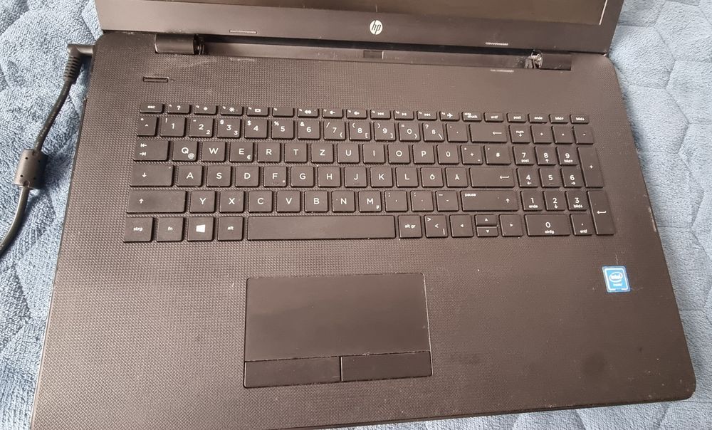 Лаптоп HP 17,3 за части