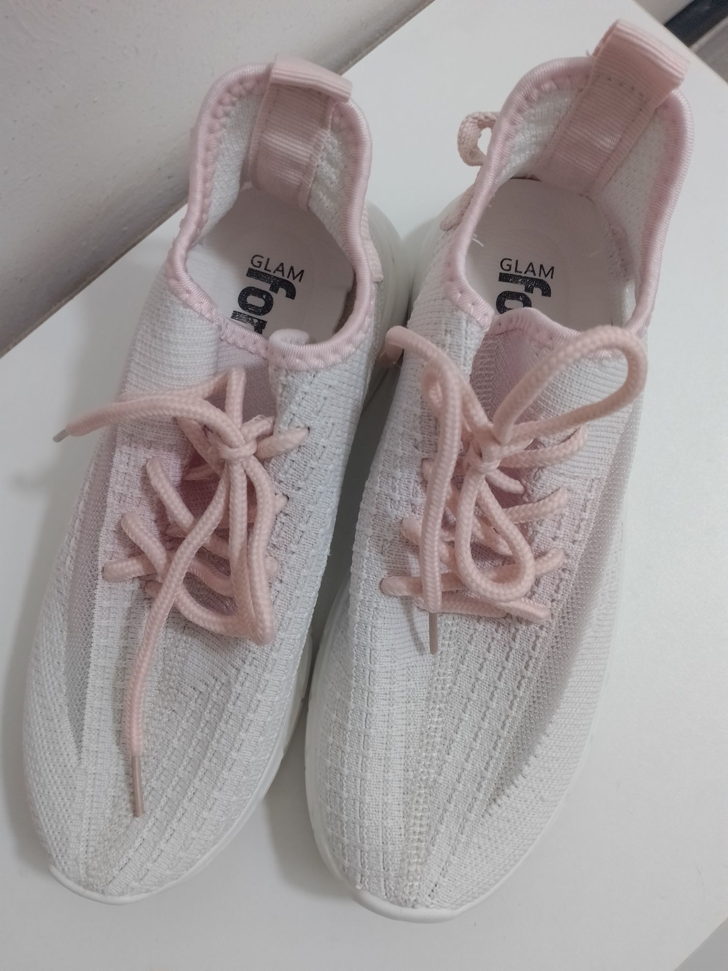 Кроссовки белые с розовым новые 36-37