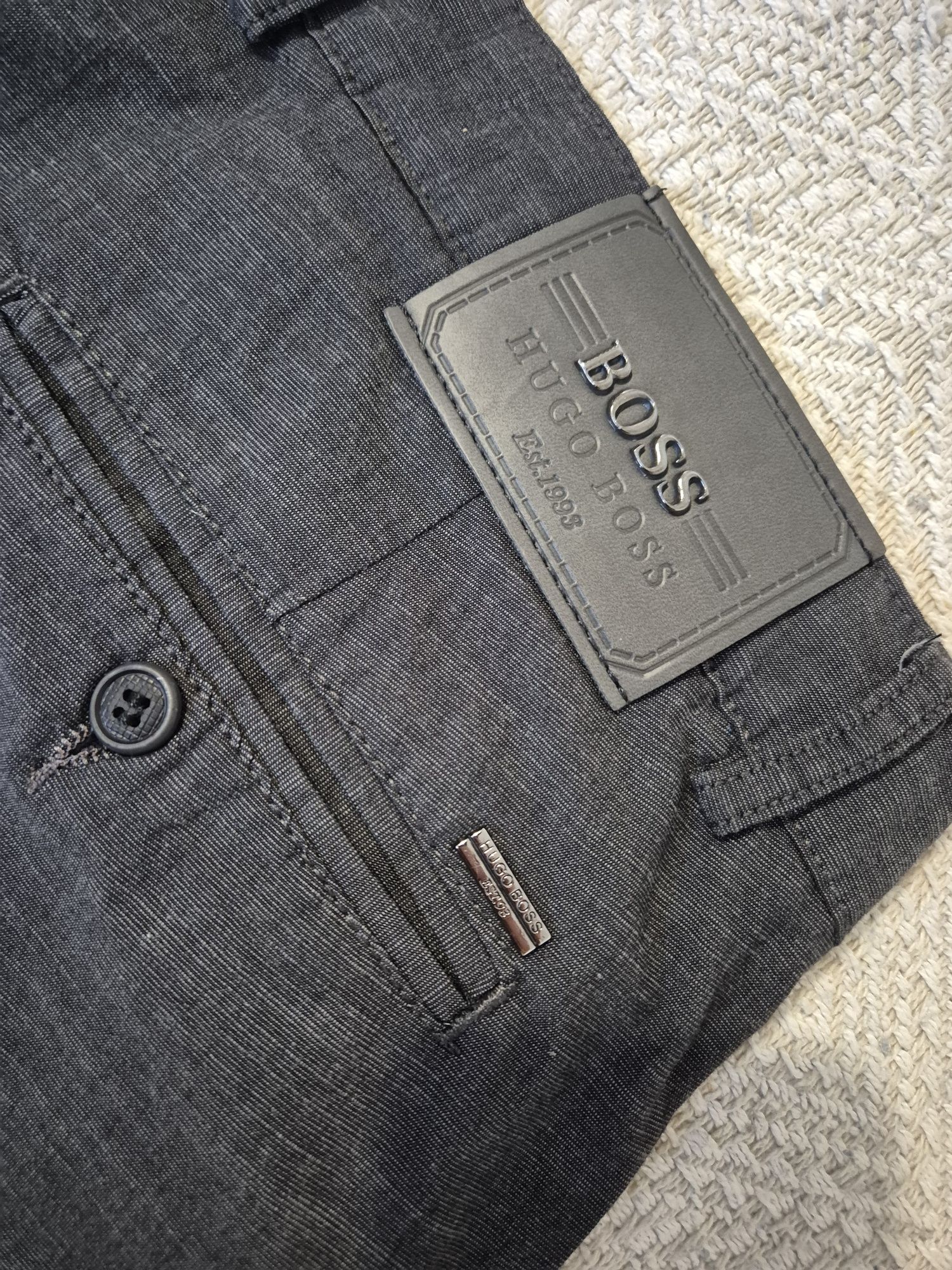 Pantaloni barbatesti Hugo Boss