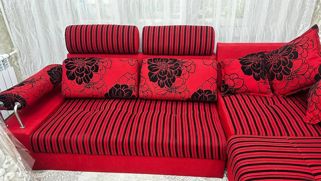 Диван в хорошем состояние
