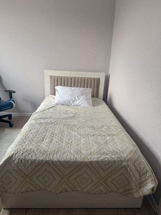 Продается Кровать с матрасом и ящиками