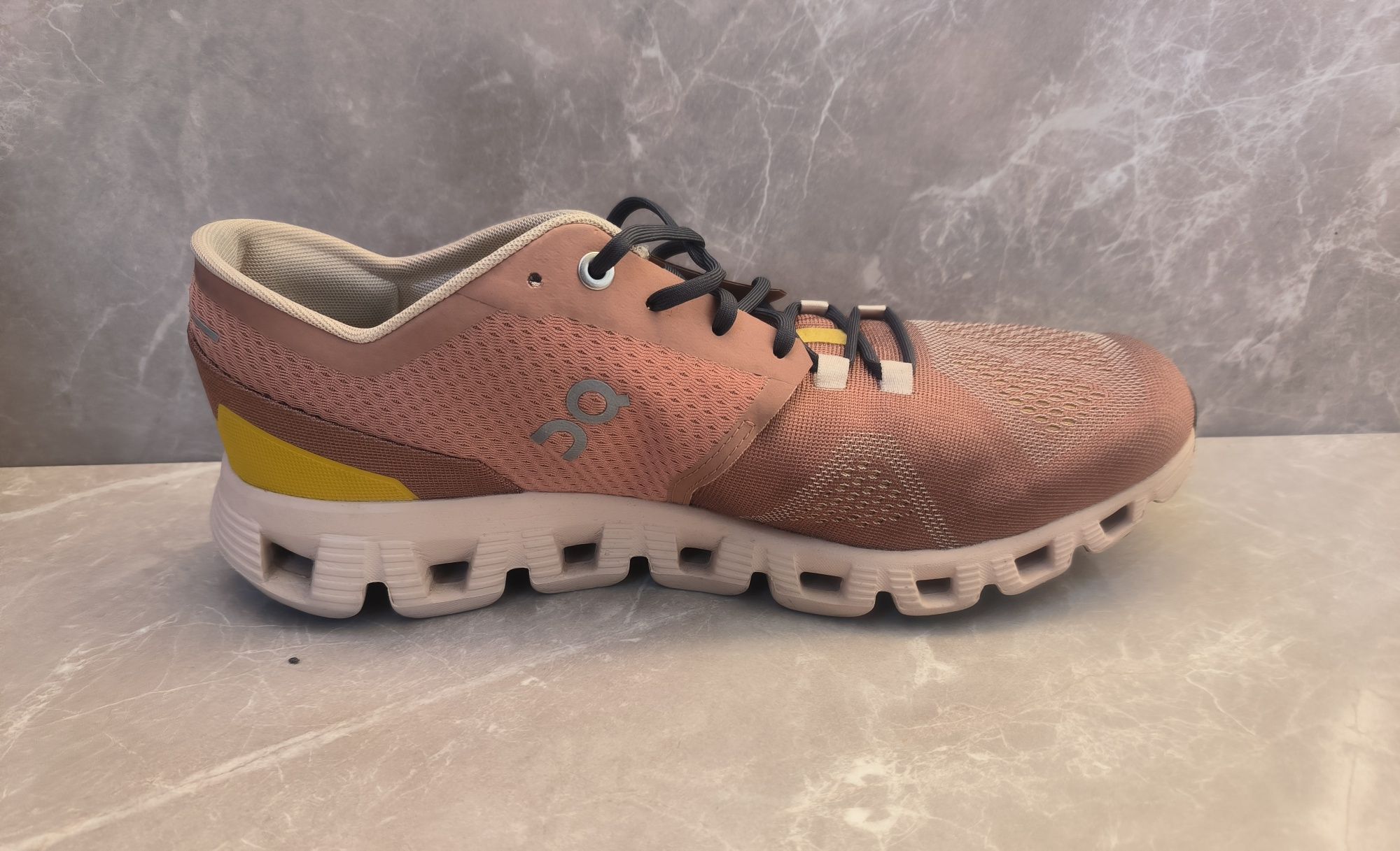 On Cloud Running номер 43