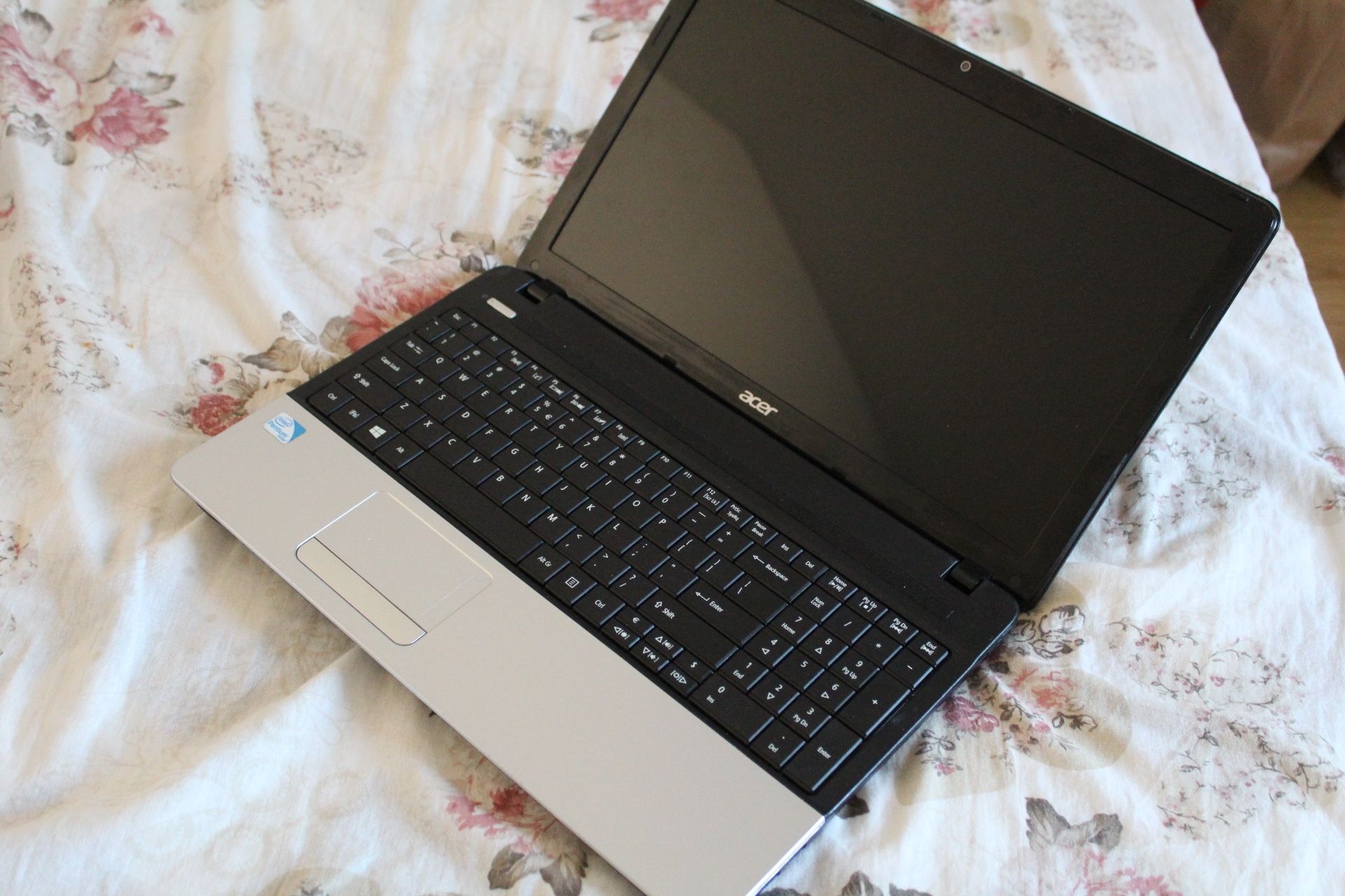 Laptop Acer aspire E1-471