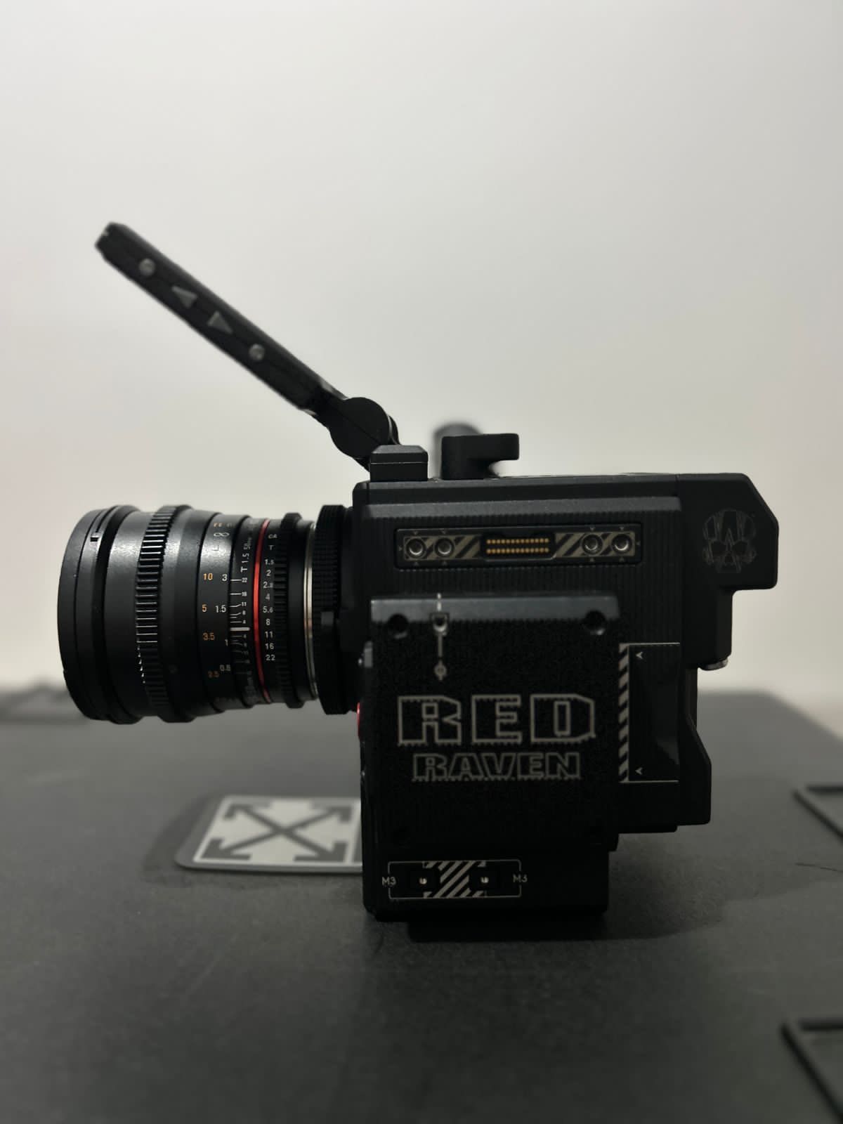 Кинокамера RED Raven 4.5K. В кейсе с объективом