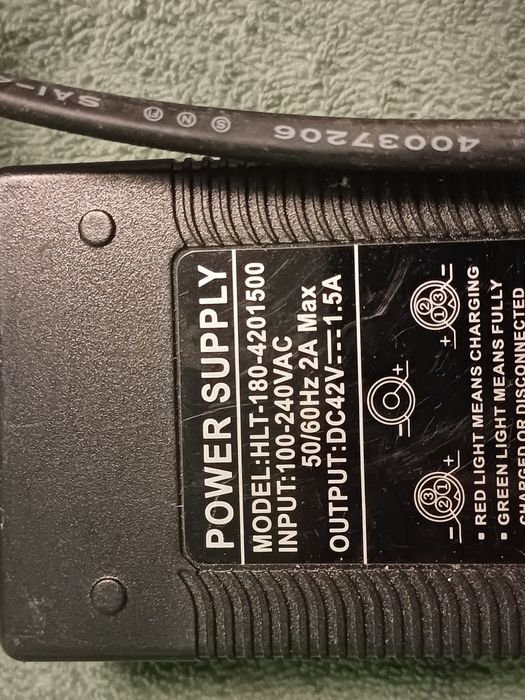 Incarcator Hoverboard 42v  1,5A in stare buna

#1

#1