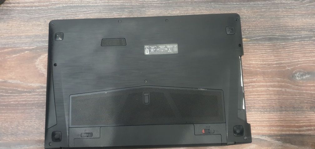 Лаптопи за части: Toshiba satellite c855 и Lenovo Y510P
