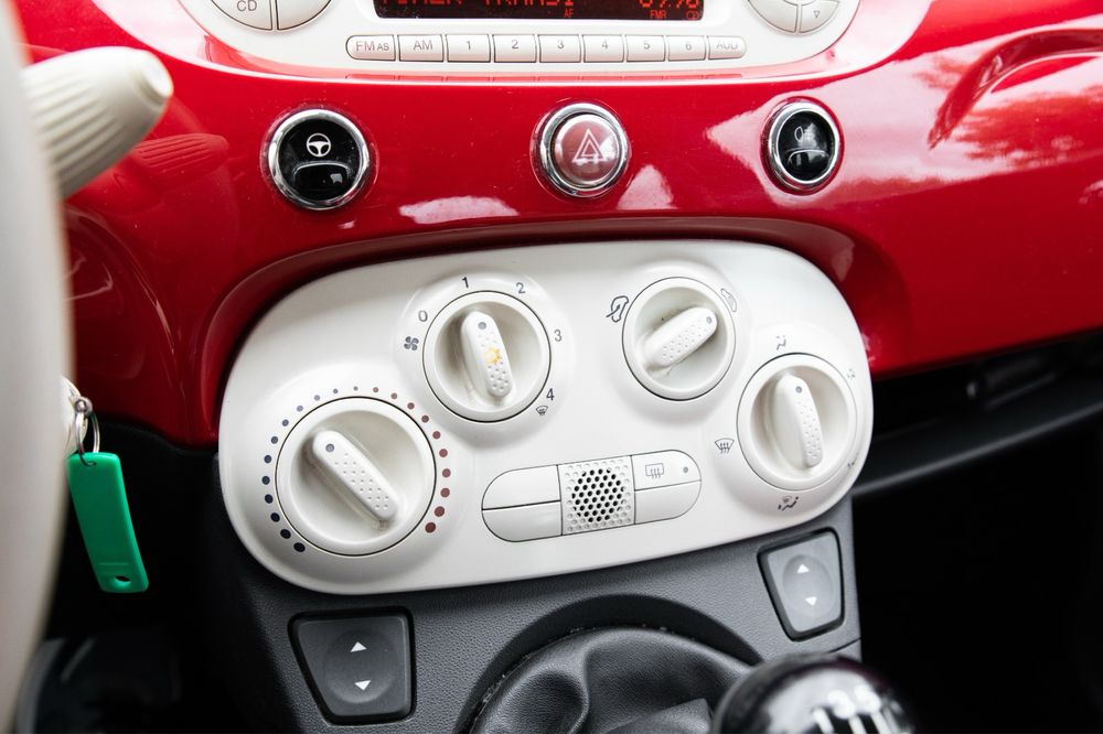 Fiat 500 / benzina / 136000 km  Euro5 / posibilitate achizite RATE