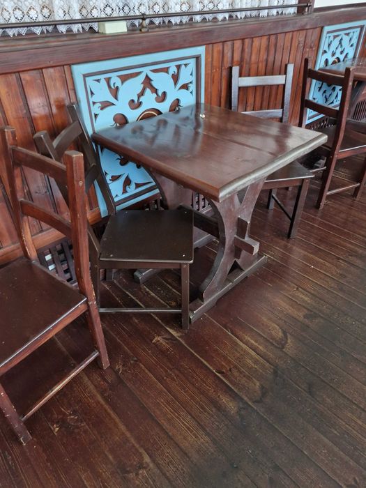 Mese si scaune din lemn masiv second hand